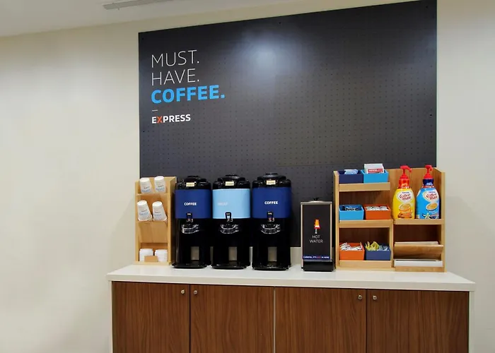 Holiday Inn Express Arrowood By Ihg Charlotte